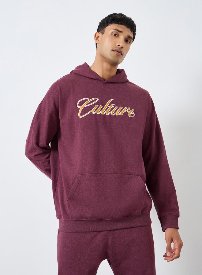 ستايلي طقم منسق من هودي مطبع وجوغر للرجال - Image 1